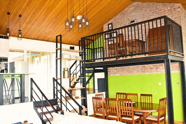 Apartment | Dining - Solar Powered 3 bed Haven in Bannatyne Park (Harare)