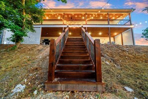 Property grounds - This cabin is a 3 bedroom(s), 3.5 bathrooms, located in Broken Bow, OK. (Broken Bow)