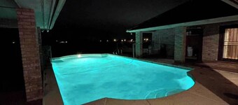 Spacious 5-bedroom country house in lovely Harlingen with AC, Pool, & WiFi.