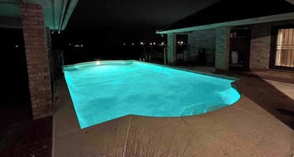 Spacious 5-bedroom country house in lovely Harlingen with AC, Pool, & WiFi.