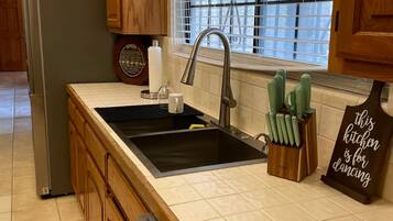 Micro-ondes, four, plaque de cuisson, lave-vaisselle