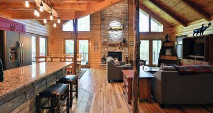 Muskie Ridge- beautiful and rustic 3 bedroom cabin near the Chippewa Flowage.