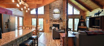 Muskie Ridge- beautiful and rustic 3 bedroom cabin near the Chippewa Flowage.
