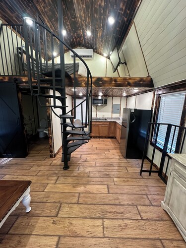 Charming barn with 1 bedroom and AC, WiFi in beautiful Brookhaven