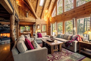 Smart TV, fireplace - Pocono Wellness Retreat: Sauna • Hot Tub • Movie Theater • Fire Pit (Canadensis)