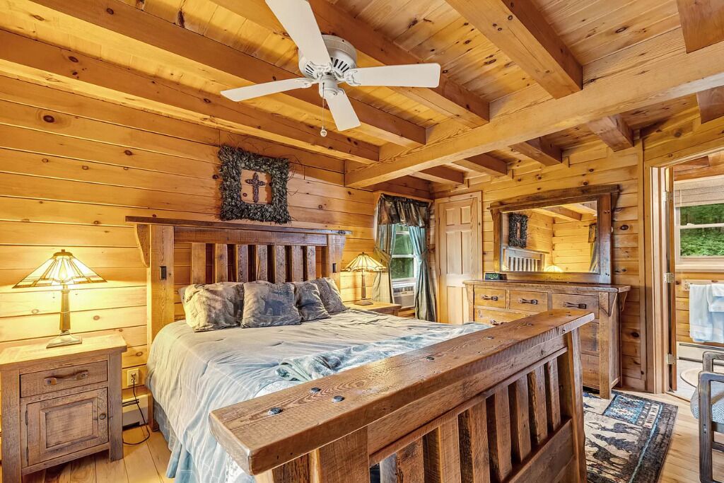 4 bedrooms, iron/ironing board, travel crib, free WiFi