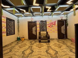 Lobby - Hotel Guruvayur Dham (Mathura)