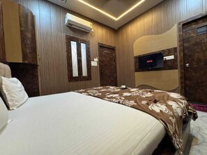 Deluxe Room | 1 bilik tidur, meja, seterika/papan seterika, Wi-fi percuma 