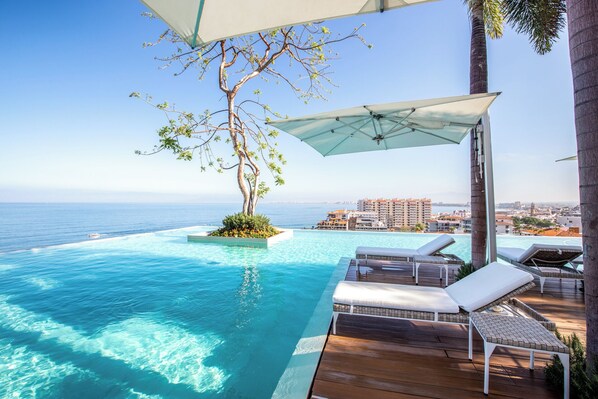 Unclassified image, 1 of 24, button