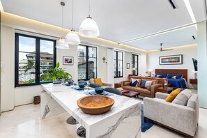 Unclassified image, 5 of 24, button