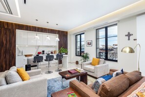 TV - Stylish Pier 57 Luxury Condo • Romantic Zone • Rooftop Infinity Pool with Views (Puerto Vallarta)