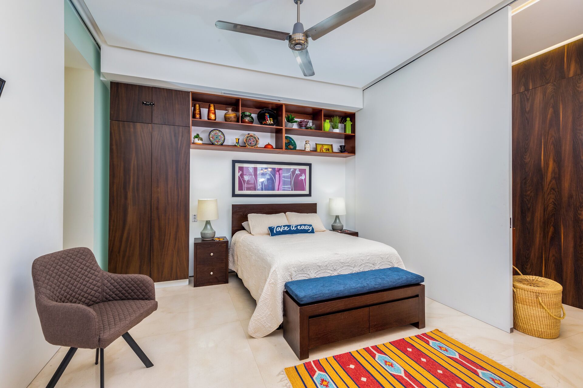 2 bedrooms, iron/ironing board, internet, bed sheets