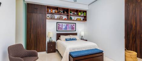 2 bedrooms, iron/ironing board, internet, bed sheets