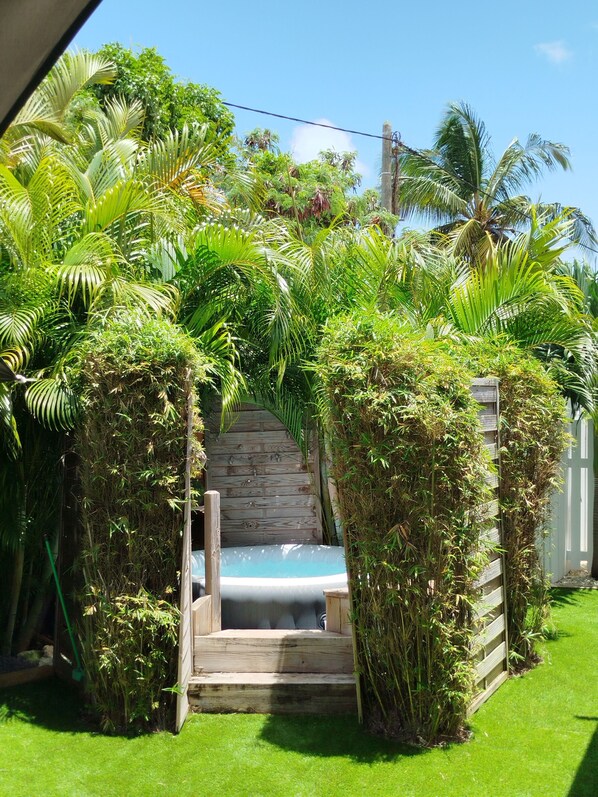 Pool - Saint-François: cosy accommodation with private Jacuzzi (Saint-François)