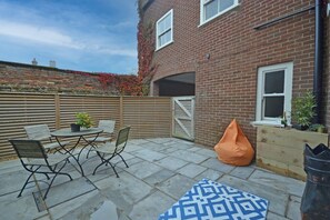 تناول الطعام بالخارج