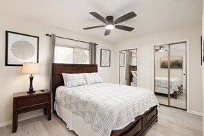 4 bedrooms, desk, iron/ironing board, travel crib