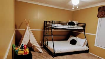 4 habitaciones, escritorio, tabla de planchar con plancha y wifi gratis