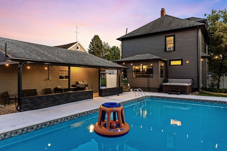 Pool. Live the Game: Pool, Cinema, Gym, Jersey Wall