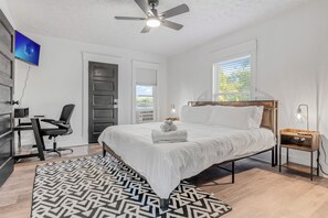 5 bedrooms, desk, iron/ironing board, travel cot