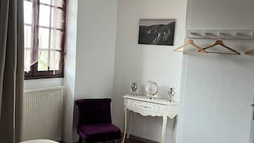 3 bedrooms, iron/ironing board, travel crib, WiFi