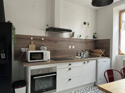 Pont Vieux house with parking space at the foot of the medieval city