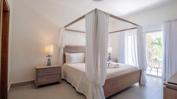 4 bedrooms, iron/ironing board, WiFi, bed sheets