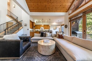 Smart TV, fireplace - Valmont Vista, Gated Golf & Ski Community w/ Club Amenities! Lake Tahoe (Truckee)