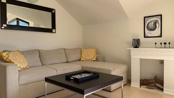 Apartment | Living area | TV