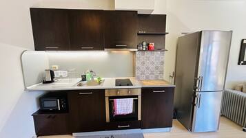 Peti sejuk, ketuhar gelombang mikro, ketuhar, dapur