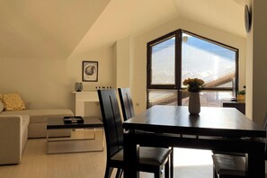 Dining - Central Art Apartment in Bansko With Mountain View (Bansko)
