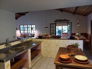 Dining - Gaia Point, accommodation, relax surrounded by nature! Closed pet area next to the house (Ibiúna)