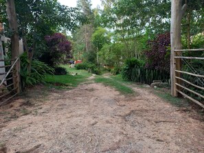 Property grounds - Gaia Point, accommodation, relax surrounded by nature! Closed pet area next to the house (Ibiúna)