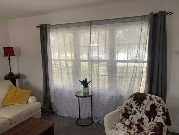 Living area - Ted's Place (London)