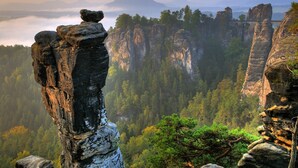 A natural rock formation with a balanced rock stack in the foreground and a forested valley in the background. - Ideal for relaxation and excursions (Sohland an der Spree)