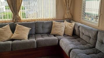 Cabin | Living area | Fireplace