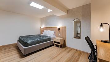 Standard Room | Desk, laptop workspace, iron/ironing board, free WiFi