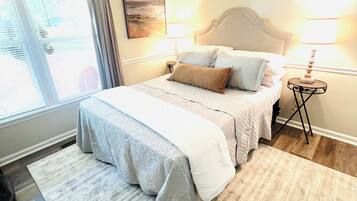 3 habitaciones, tabla de planchar con plancha, wifi y ropa de cama