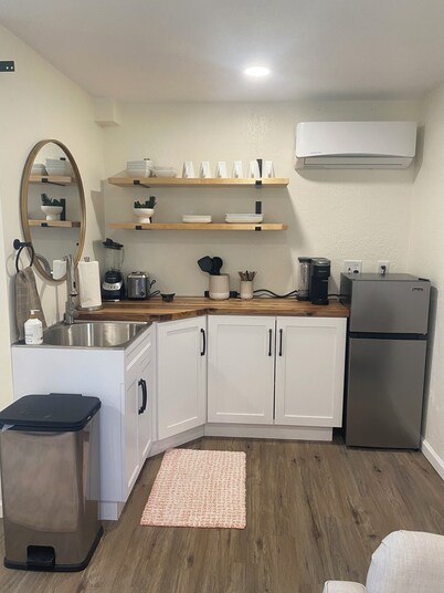 Chic studio hideaway in Riverdale with AC, Wifi