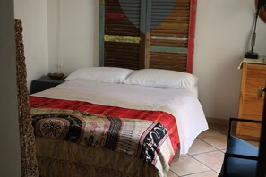 2 bedrooms, iron/ironing board, free WiFi, bed sheets - Hazelrome apartment, cosy two bedroom apartment few steps from colosseum (Roma)