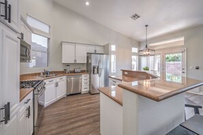 Mikrowelle, Ofen, Herdplatte, Geschirrspüler