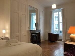 3 soverom, safe på rommet, strykejern/-brett og reiseseng for barn