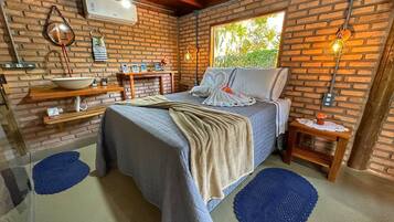 Chalé família, vista para o rio | Individualmente decorados, escrivaninha