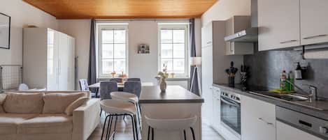 Family Apartment, Multiple Beds, Non Smoking, Kitchen | Living area