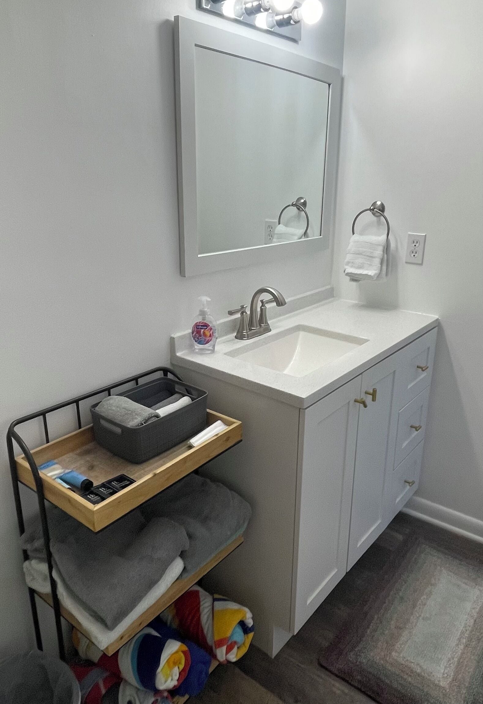 Haartrockner, Handtücher, Seife, Shampoo