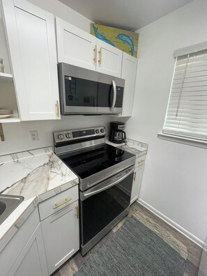 Private kitchen - Snowbird Haven: beach condo less than 1 mile from Seaside (Santa Rosa Beach)