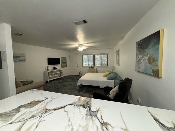 熨斗/熨衫板、Wi-Fi、床單