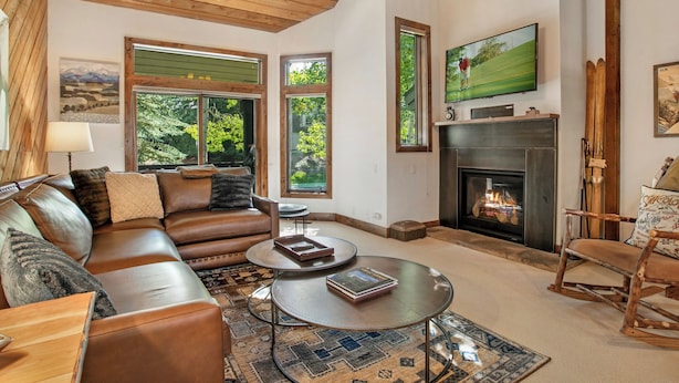 Living area - 125 - Platinum Rated Mountain Home Ski In/Ski Out Hot Tub (Beaver Creek)