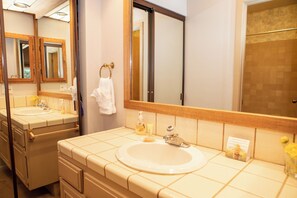 風筒、提供毛巾、洗頭水、廁紙