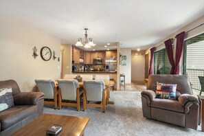 Smart TV, fireplace, stereo