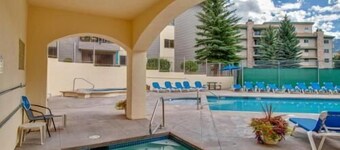 Gorgeous Mountain Studio, Complimentary Shuttle to Slopes, Pool & Hot Tub!